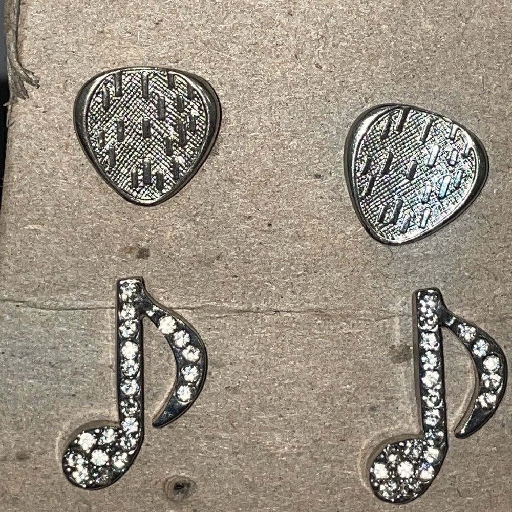 Three sets of earrings - Picture 2 of 3